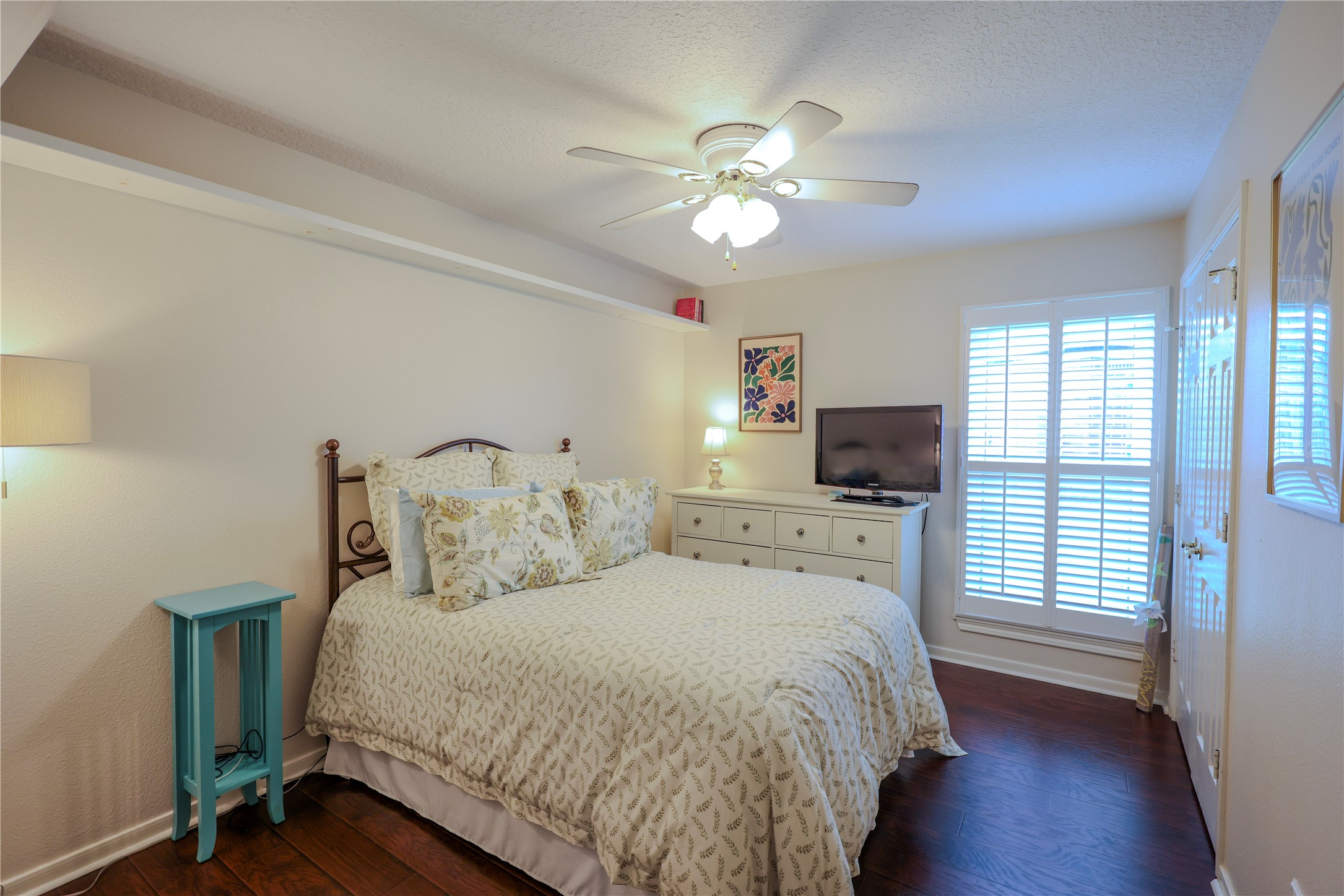 4 Lasso Court Angleton, TX 77515 - Photo 27 of 36 secondary bedroom