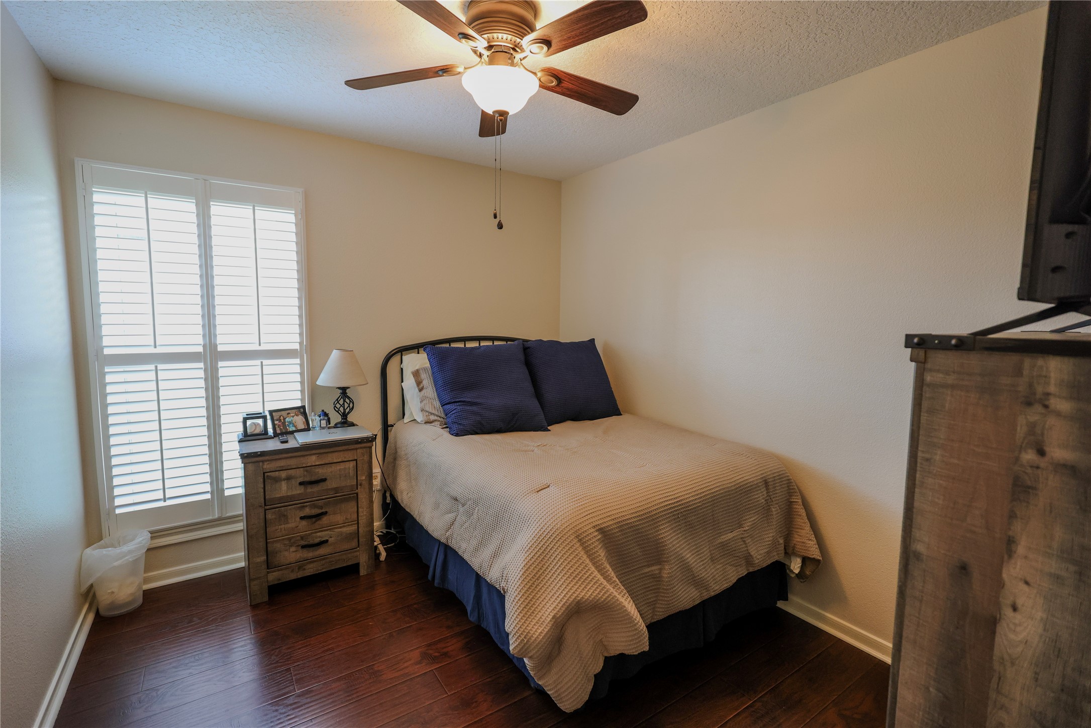 4 Lasso Court Angleton, TX 77515 - Photo 28 of 36 additional bedroom
