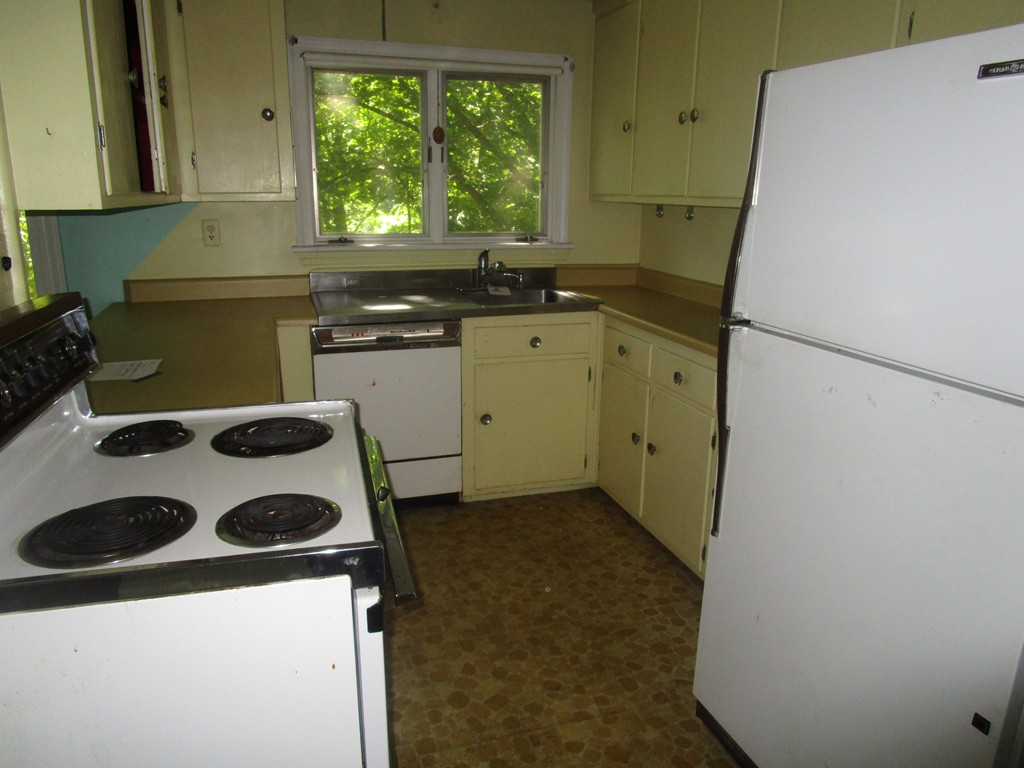 48 Jane Road Methuen, MA 01844 - Photo 9 of 12