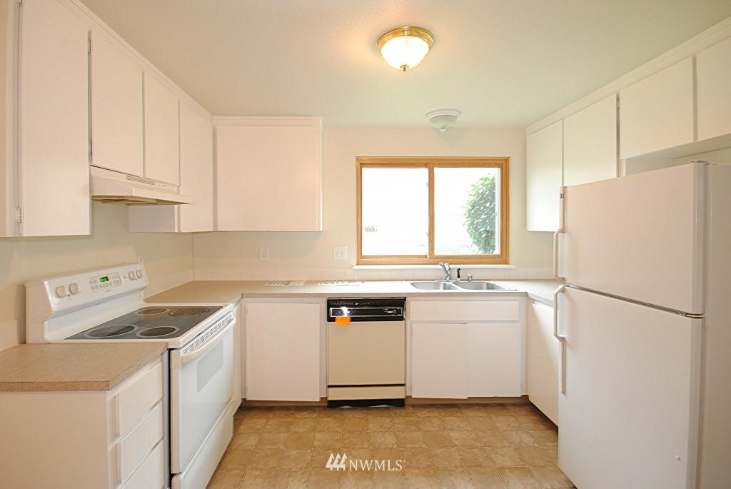 14517 Southeast 198th Street Renton, WA 98058 - Photo 3 of 10 Gallery Image 3