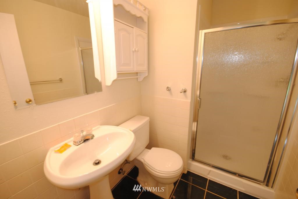 14517 Southeast 198th Street Renton, WA 98058 - Photo 5 of 10 Gallery Image 5