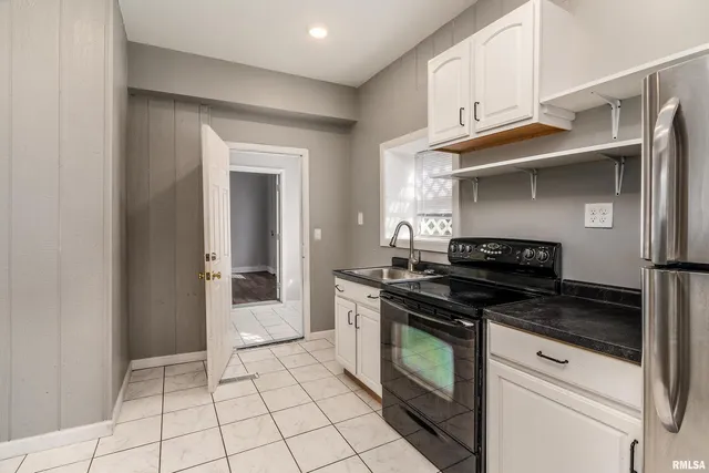 $215,000 | 609 South Poplar Street, Carbondale, IL 62901