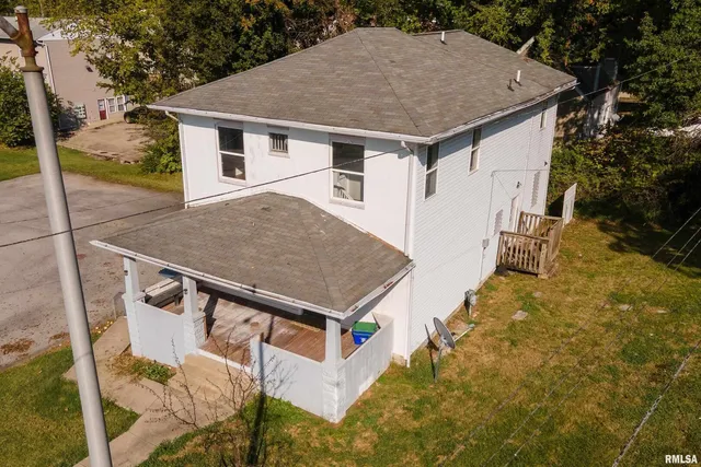 $215,000 | 609 South Poplar Street, Carbondale, IL 62901