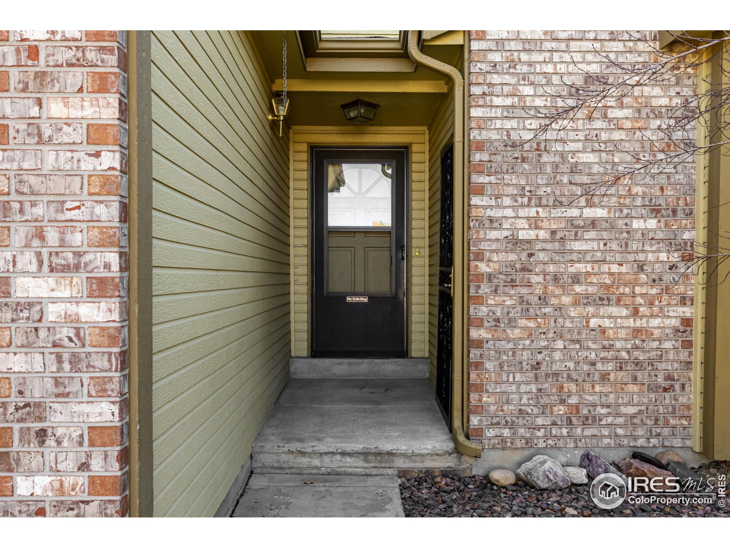 7624 Gray Way Arvada, CO 80003 - Photo 4 of 39