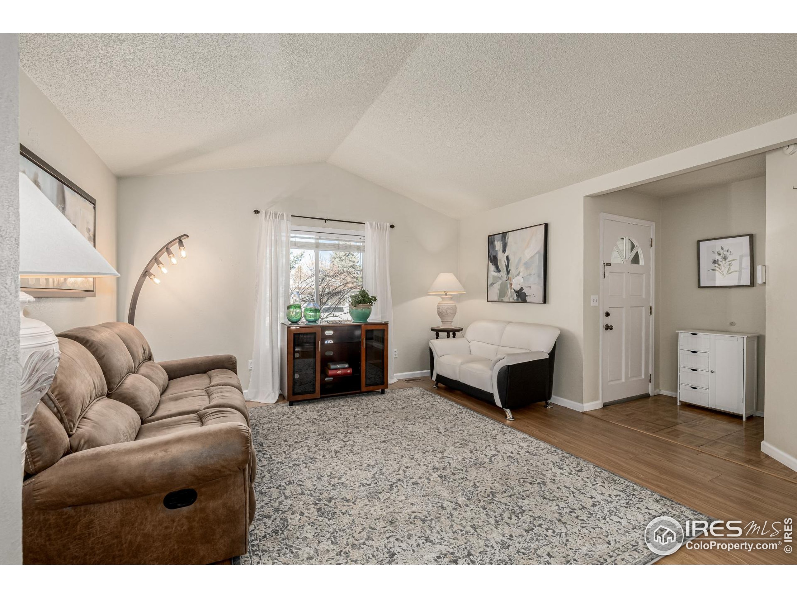 7624 Gray Way Arvada, CO 80003 - Photo 6 of 39