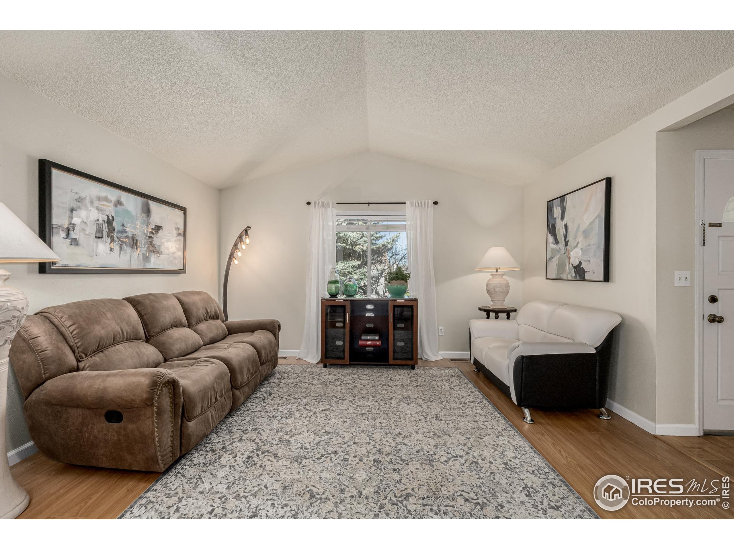 7624 Gray Way Arvada, CO 80003 - Photo 7 of 39