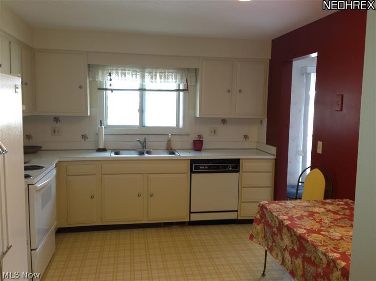 6472 State Road, Unit J17 Parma, OH 44134 - Photo 6 of 23