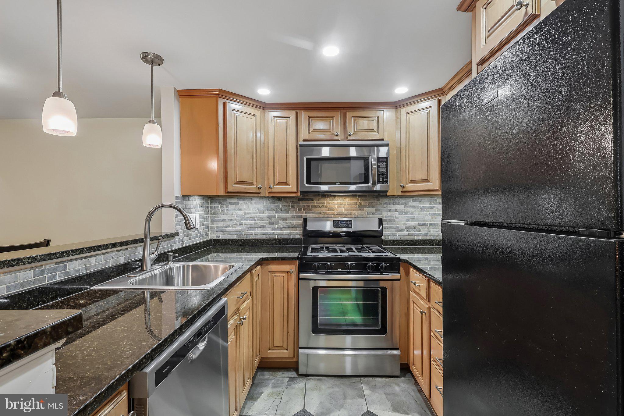 20102 Delaire Landing Road, Unit 102 Philadelphia, PA 19114 - Photo 3 of 31