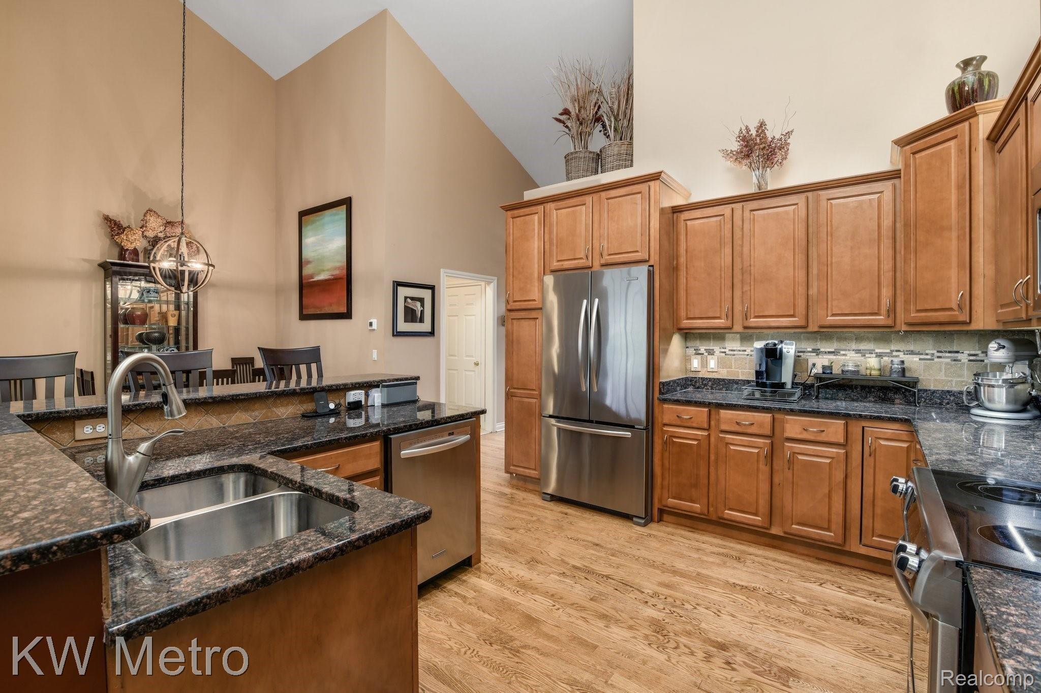 687 Mountain Circle Rochester, MI 48306 - Photo 13 of 40 16-web-or-mls-687 Mountain Circle - Rochester Hills012.jpg