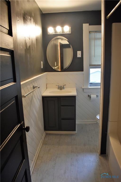 1725 Gilbert Road Toledo, OH 43614 - Photo 22 of 49 Remodeled full bathroom.