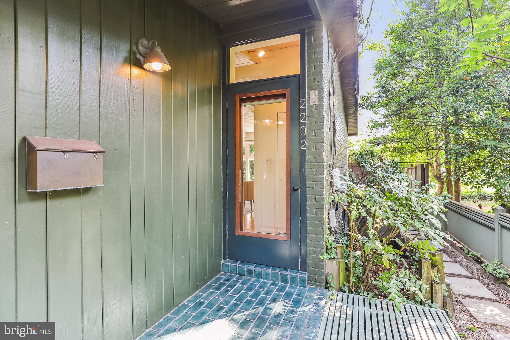 2202 Richland Place Silver Spring, MD 20910 - Photo 5 of 53 Front Porch