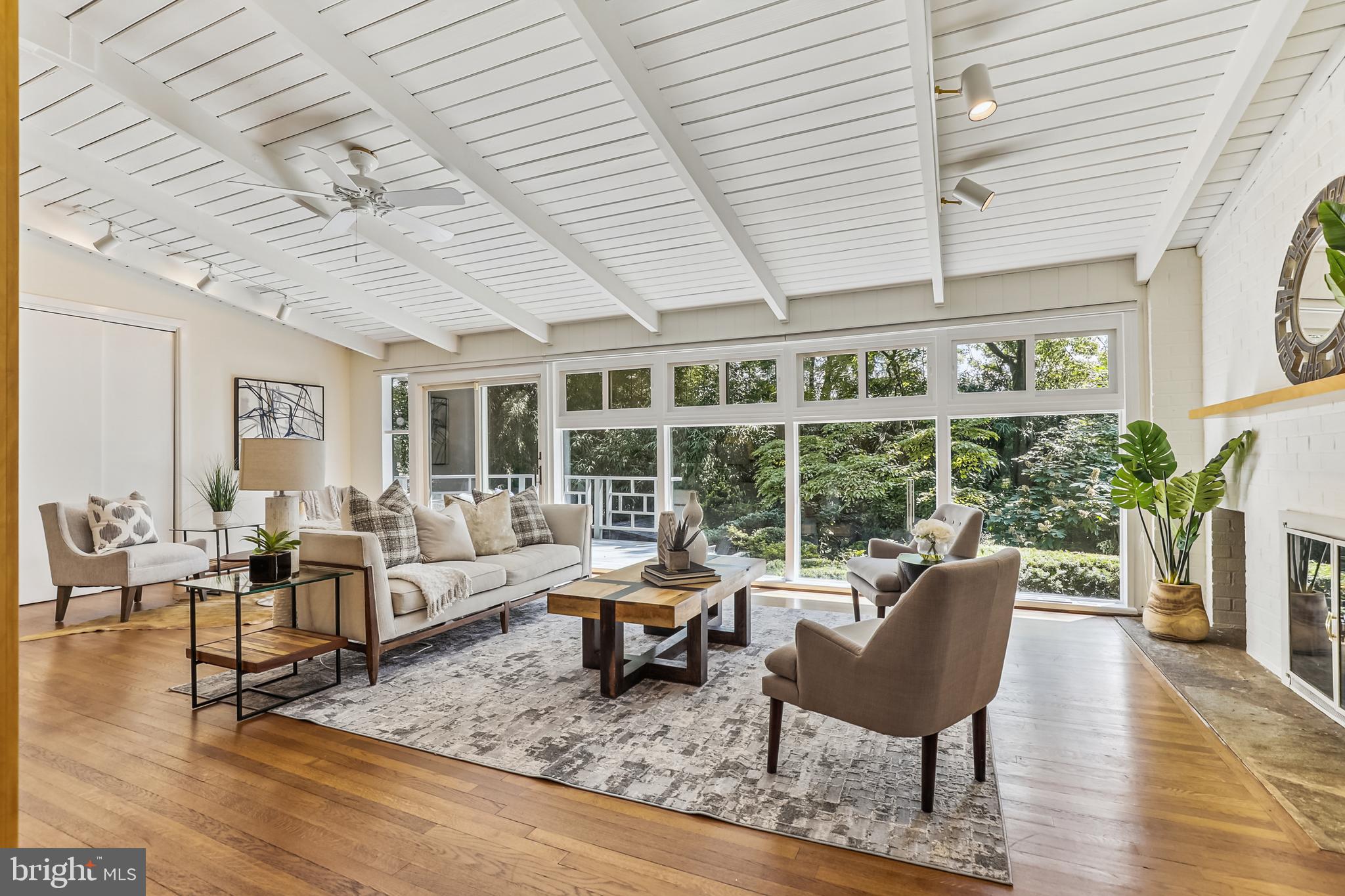 2202 Richland Place Silver Spring, MD 20910 - Photo 8 of 53 Living Room