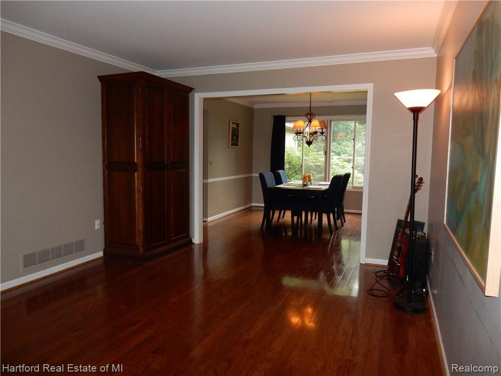 36768 Chesapeake Road Farmington Hills, MI 48335 - Photo 16 of 49