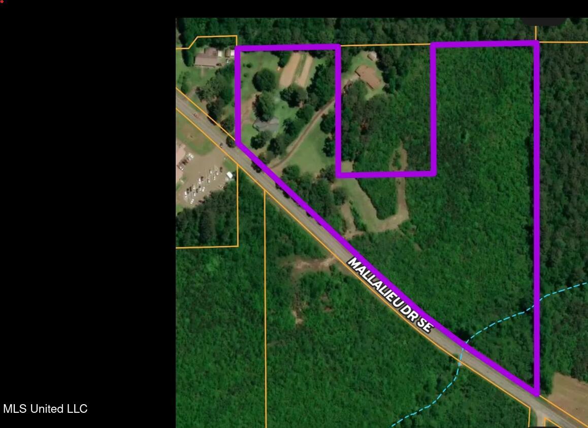 1423 Mallalieu Drive Brookhaven, MS 39601 - Photo 5 of 45 Screenshot 2026-01-23 005504