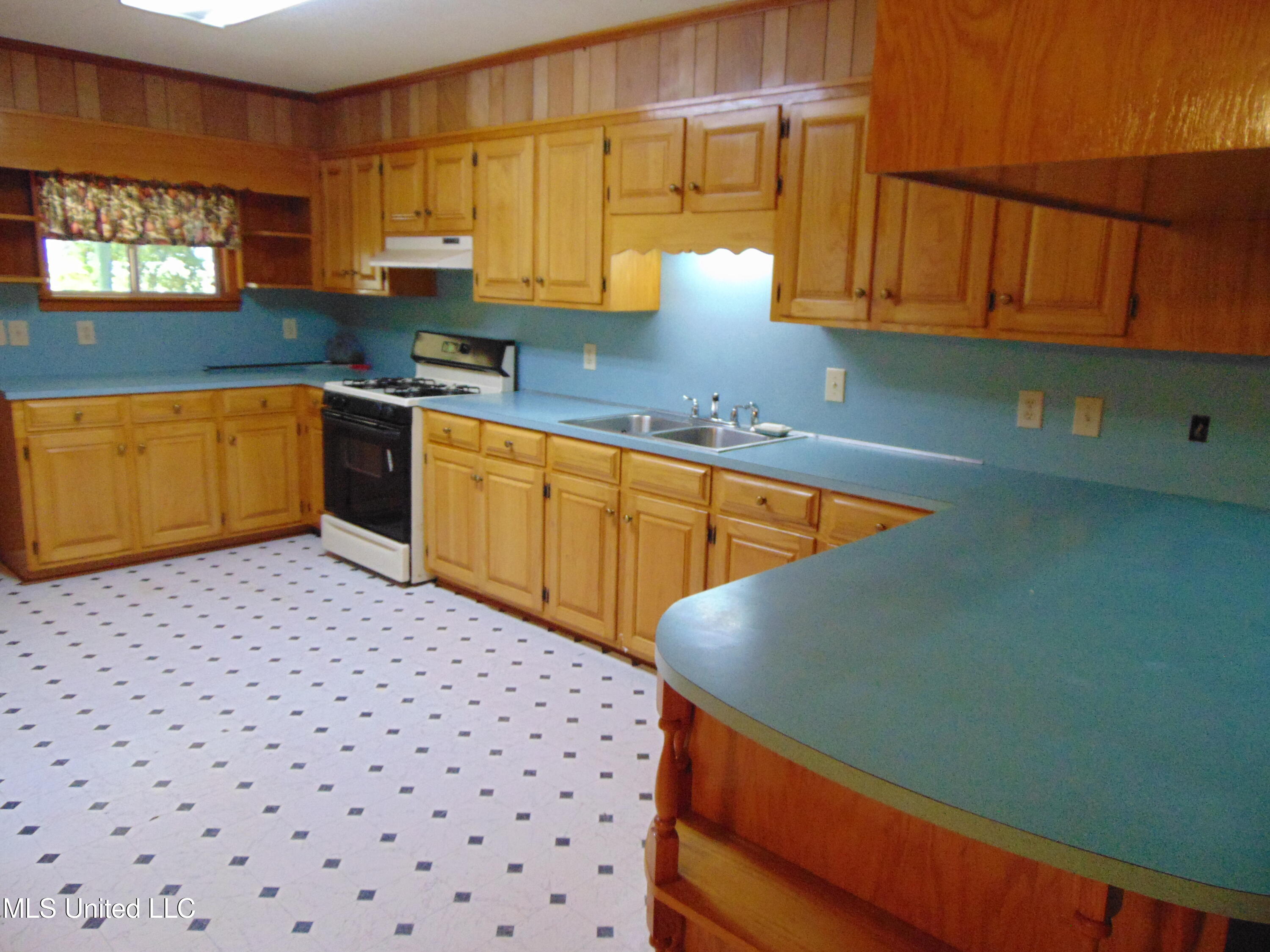 1423 Mallalieu Drive Brookhaven, MS 39601 - Photo 6 of 45 DSC05634