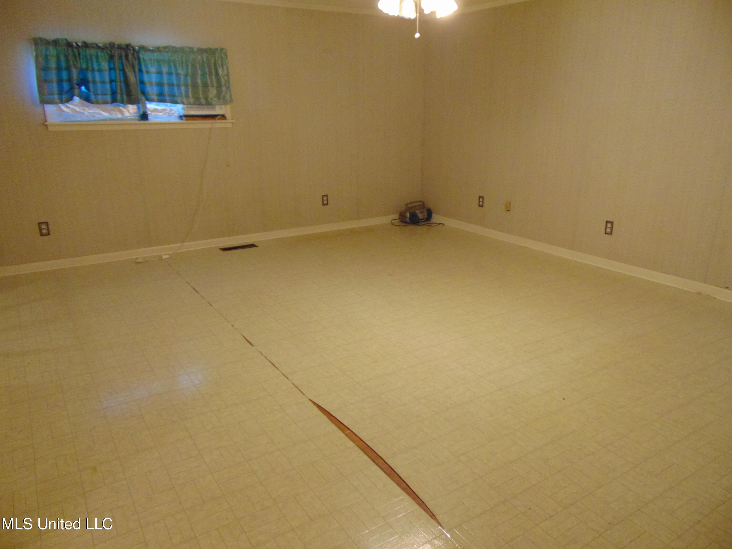 1423 Mallalieu Drive Brookhaven, MS 39601 - Photo 8 of 45 DSC05613