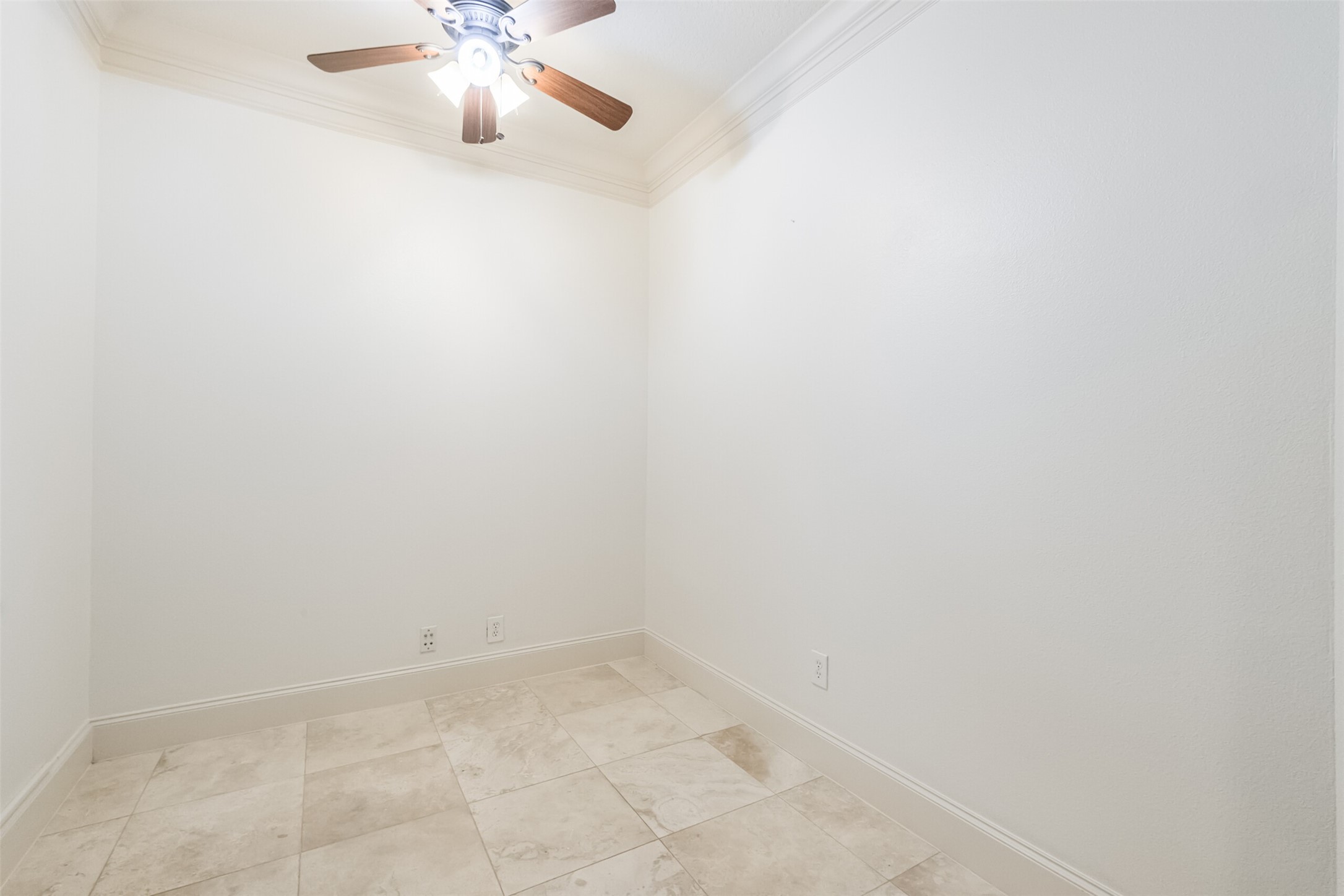 407 West Bell Street Houston, TX 77019 - Photo 14 of 49 a view of an empty room