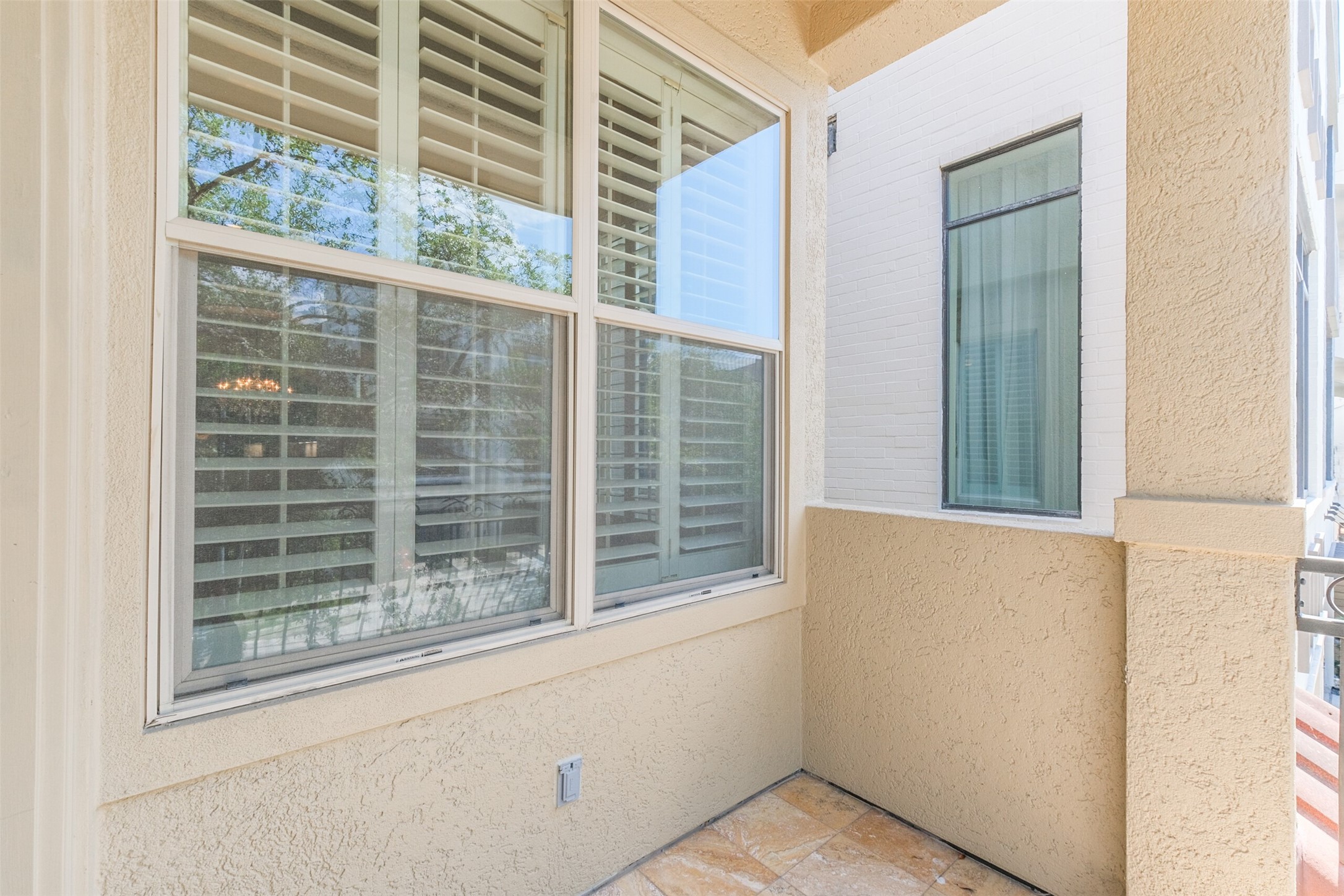 407 West Bell Street Houston, TX 77019 - Photo 18 of 49 a view of a door and a window