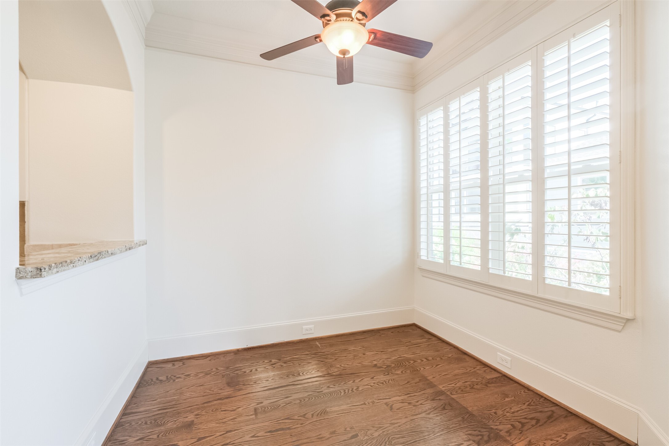 407 West Bell Street Houston, TX 77019 - Photo 29 of 49 an empty room with a window and a fan