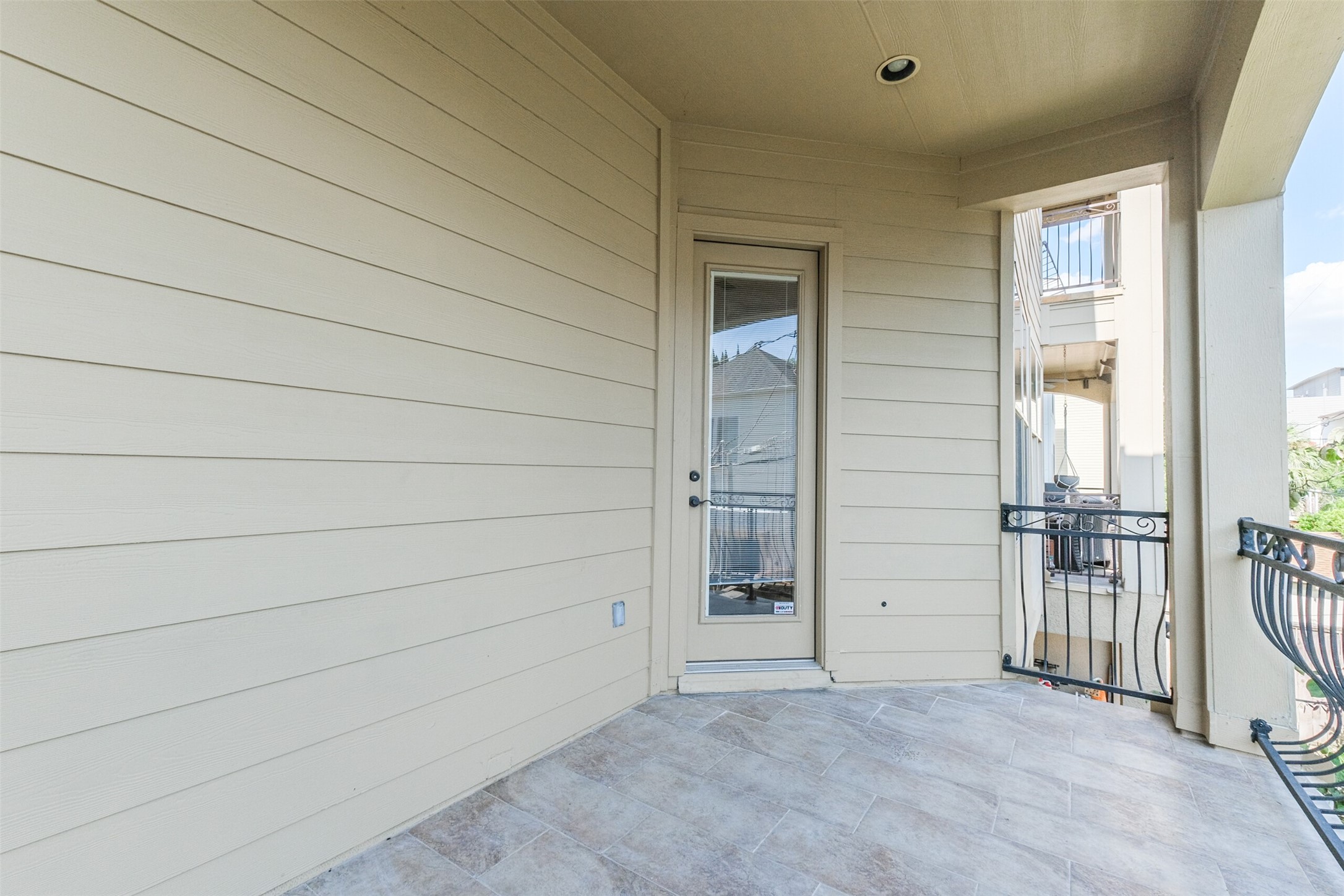 407 West Bell Street Houston, TX 77019 - Photo 31 of 49 an empty room with closet