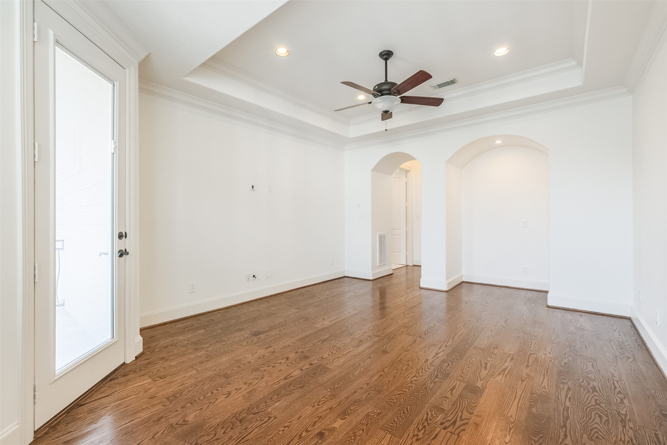 407 West Bell Street Houston, TX 77019 - Photo 35 of 49 an empty room with wooden floor and a ceiling fan