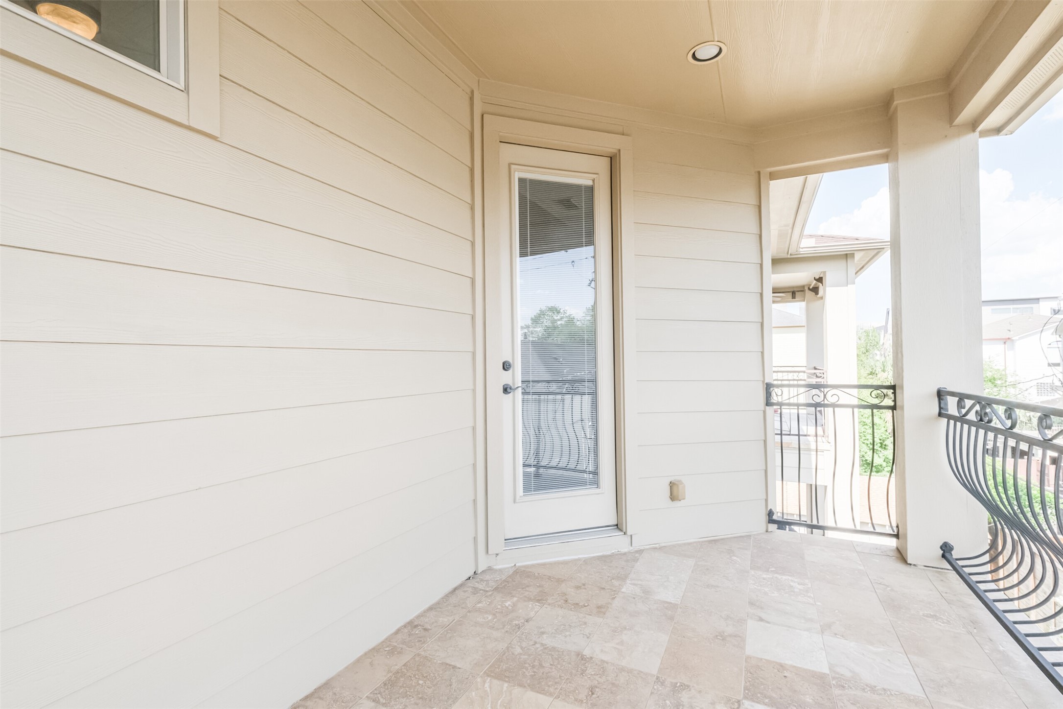 407 West Bell Street Houston, TX 77019 - Photo 37 of 49 a view of an empty room and window