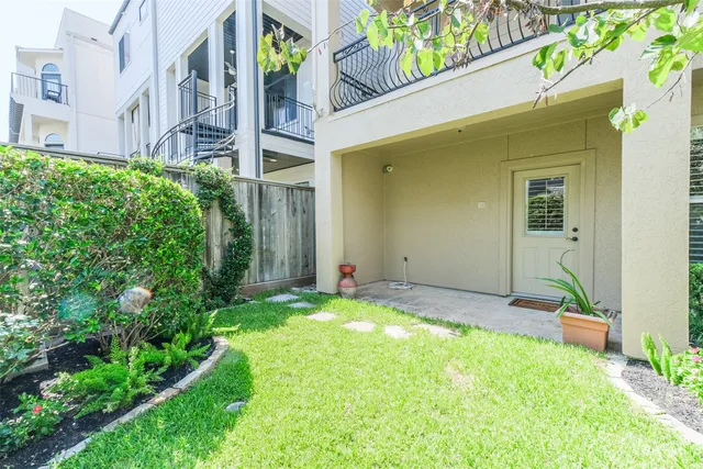 $5,500 | 407 West Bell Street, Houston, TX 77019