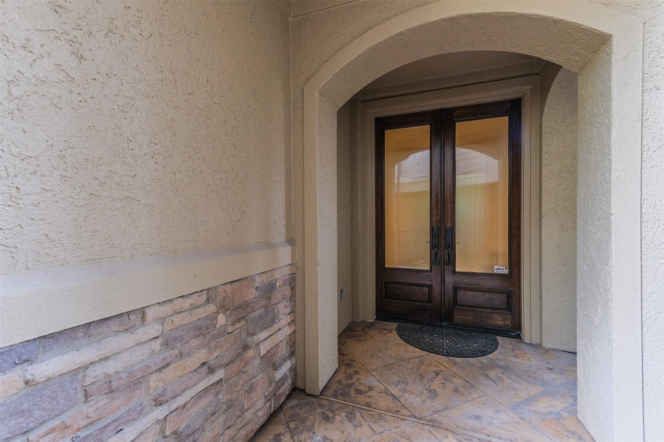 407 West Bell Street Houston, TX 77019 - Photo 6 of 49 a view of entryway with wooden floor