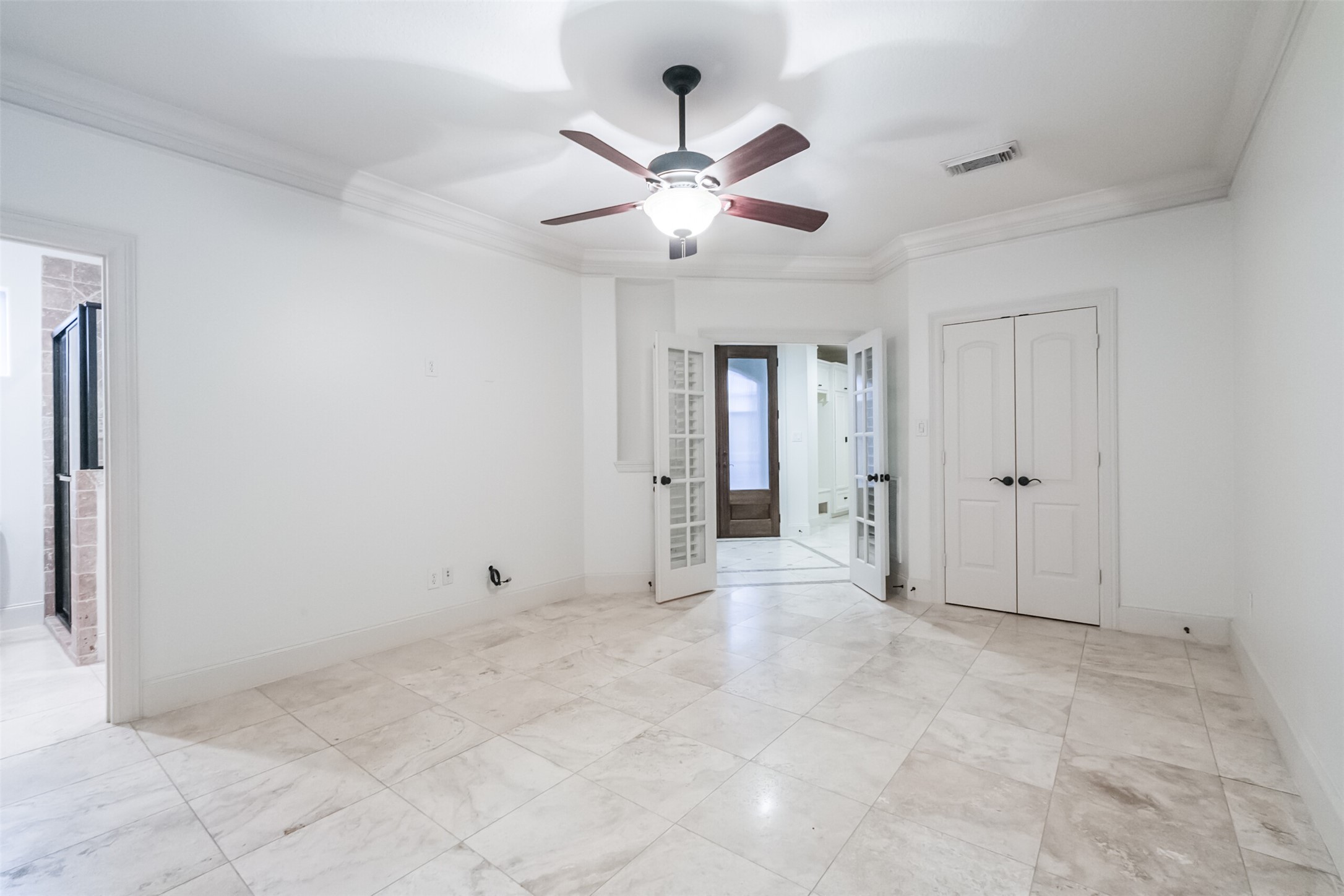 407 West Bell Street Houston, TX 77019 - Photo 10 of 49 a view of an empty room