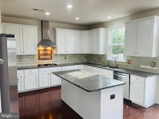 $3,650 | 24677 Capecastle Terrace, Aldie, VA 20105