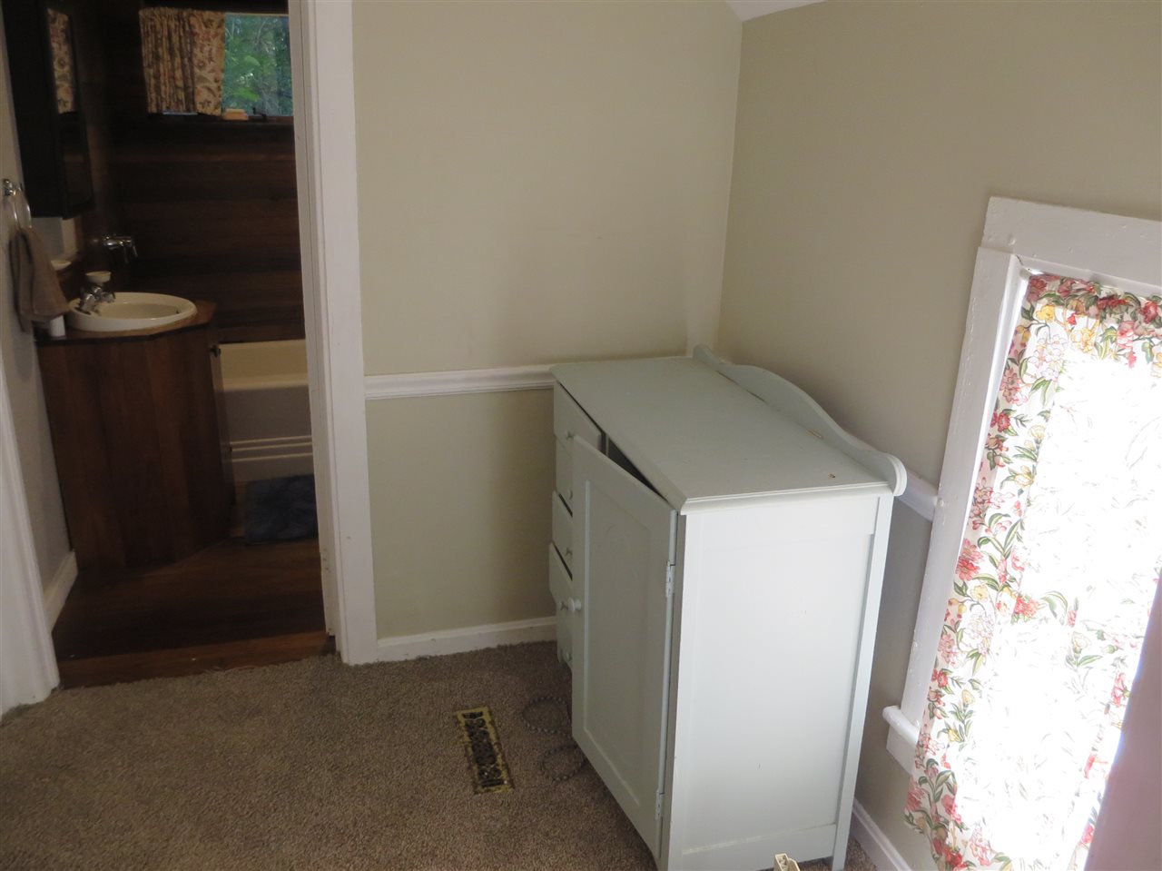 7 Division Place Bennington, VT 05201 - Photo 20 of 34 Gallery Image 20