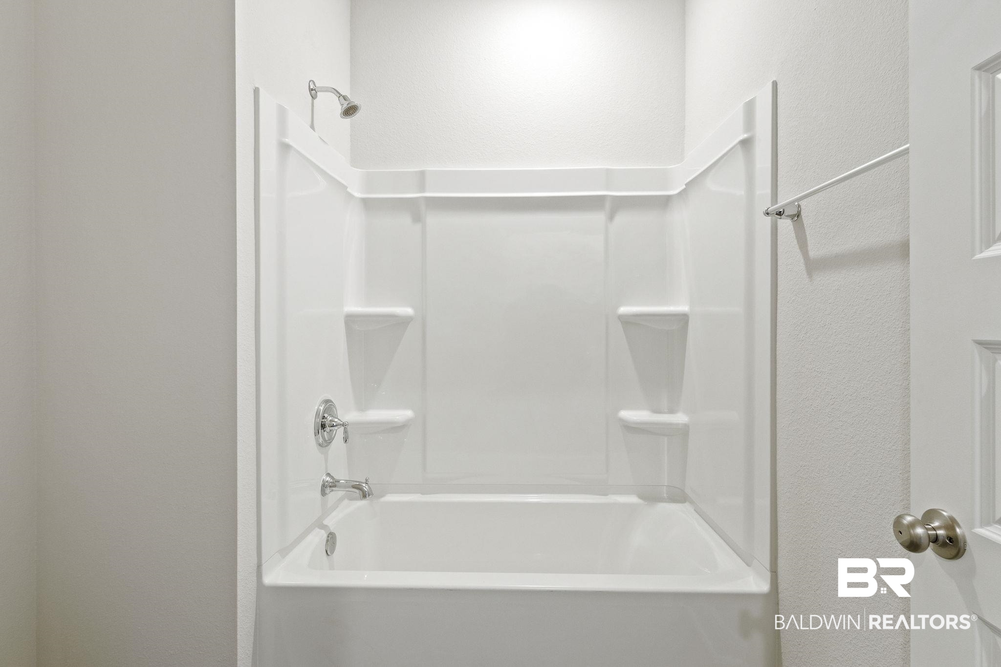11303 Genuine Risk Circle Daphne, AL 36526 - Photo 57 of 100 Bathroom with washtub / shower combination