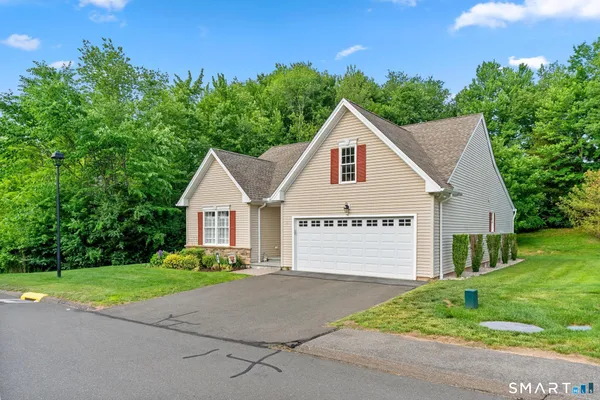 $599,900 | 26 Mystique Lane, Unit 26, Cromwell, CT 06416
