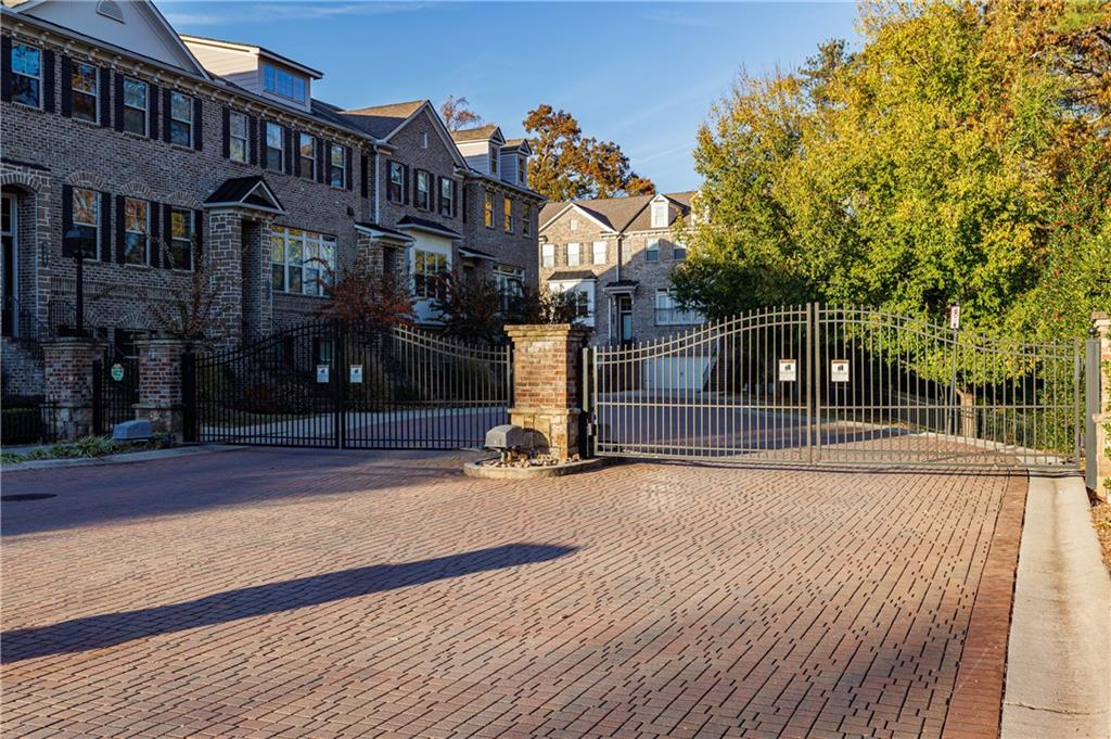 2002 Raven Way Atlanta, GA 30341 - Photo 2 of 27