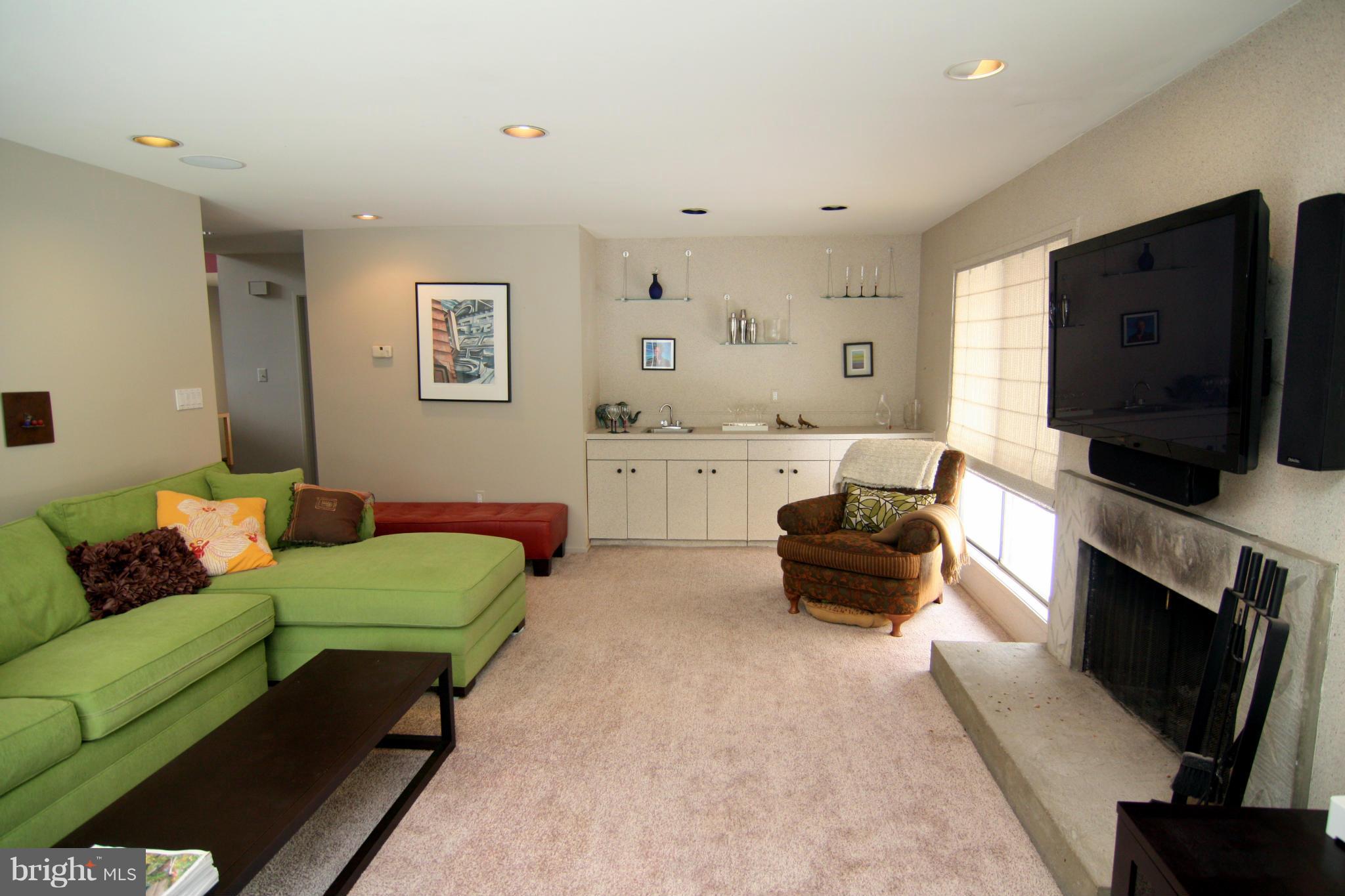 9313 Friars Road Bethesda, MD 20817 - Photo 12 of 30 Family Room