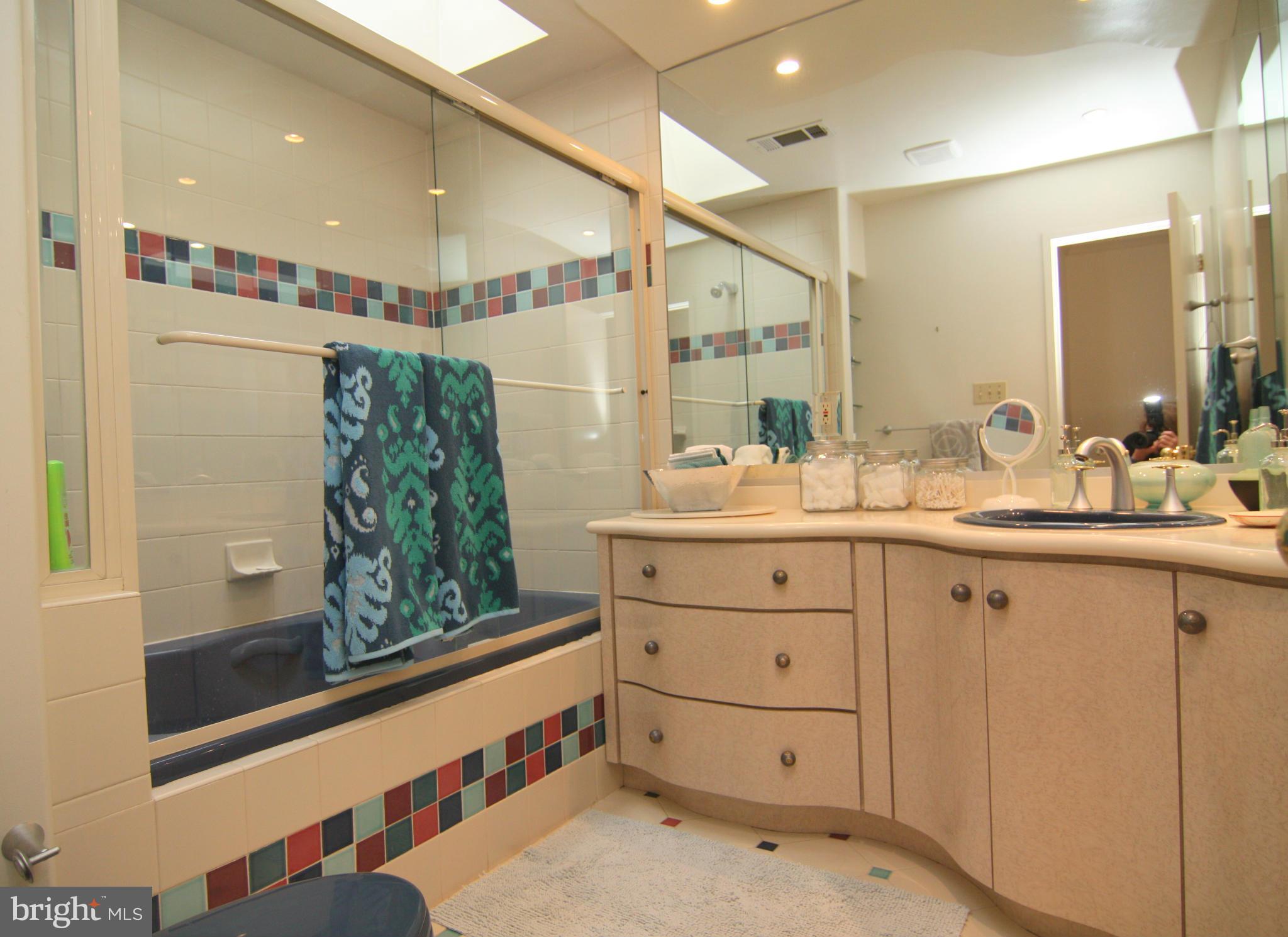 9313 Friars Road Bethesda, MD 20817 - Photo 19 of 30 Bath (Master)