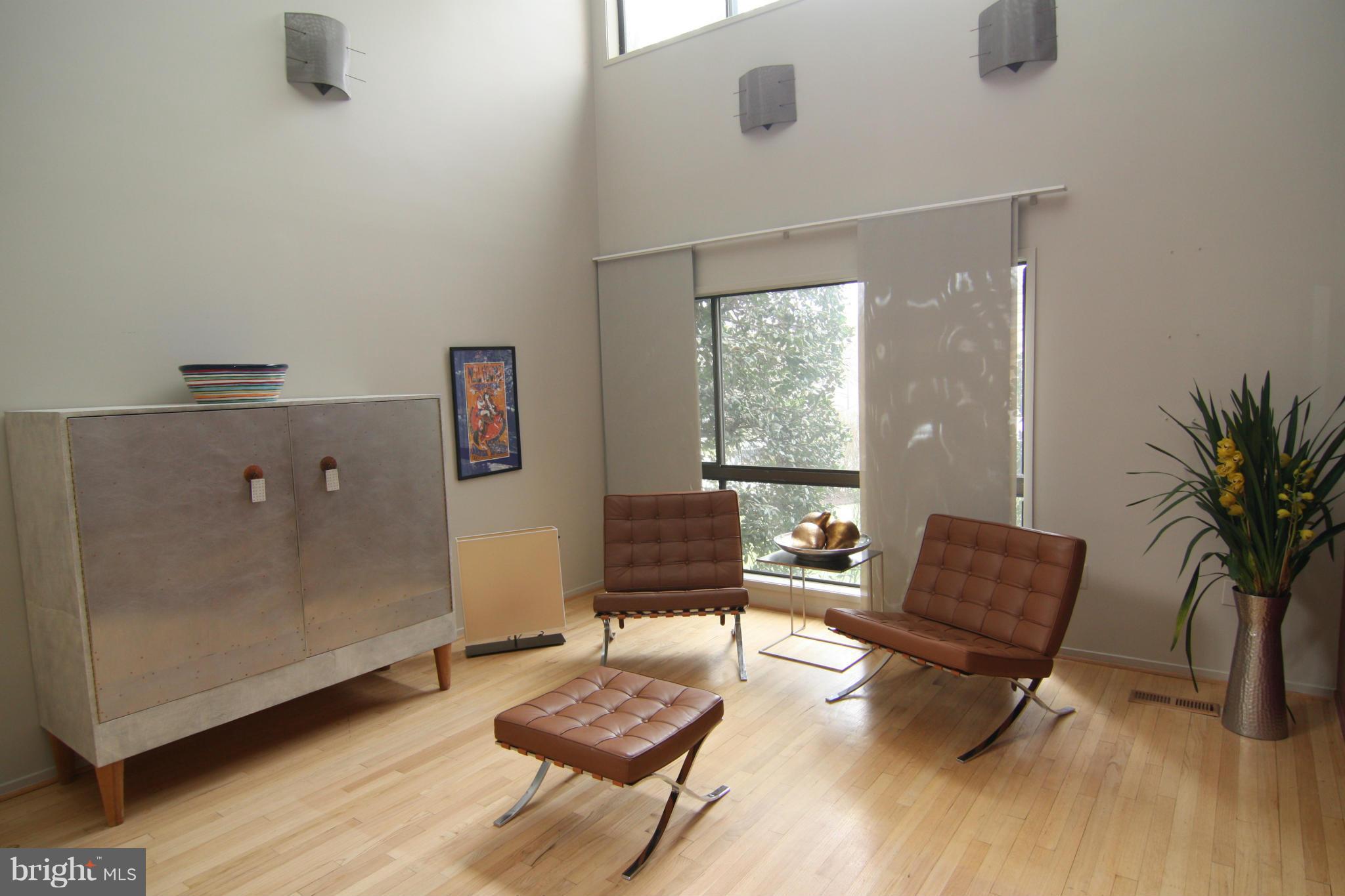 9313 Friars Road Bethesda, MD 20817 - Photo 3 of 30 Living Room