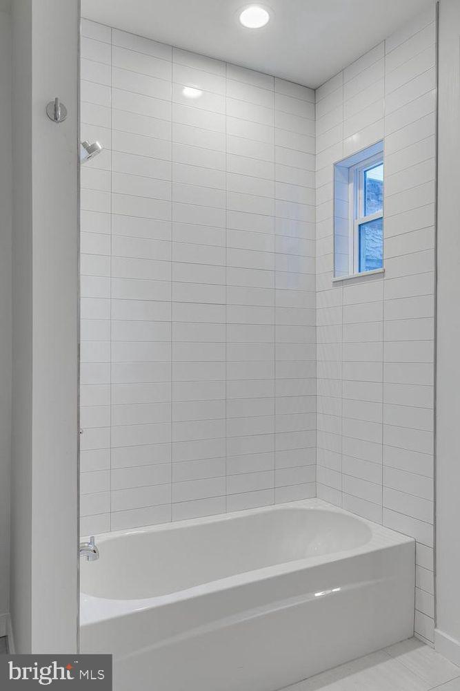 1503 North 29th Street Philadelphia, PA 19121 - Photo 22 of 27 a bathroom with a bathtub