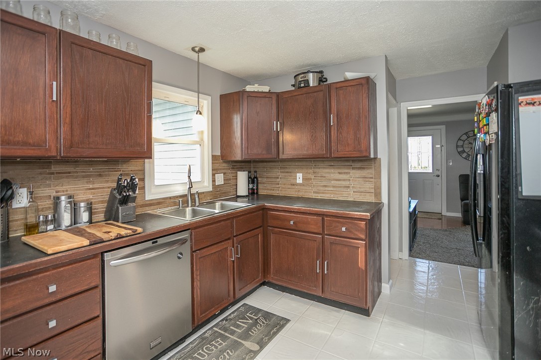 6487 Kerneywood Road Parma, OH 44129 - Photo 10 of 34 Kitchen, angled.