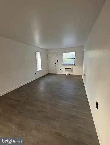 a close up view of a washer and dryer