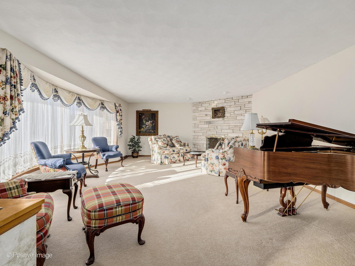 28W472 Cape Avenue West Chicago, IL 60185 - Photo 4 of 33