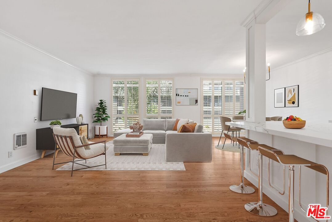 7270 Hillside Avenue, Unit 302 Los Angeles, CA 90046 - Photo 1 of 30