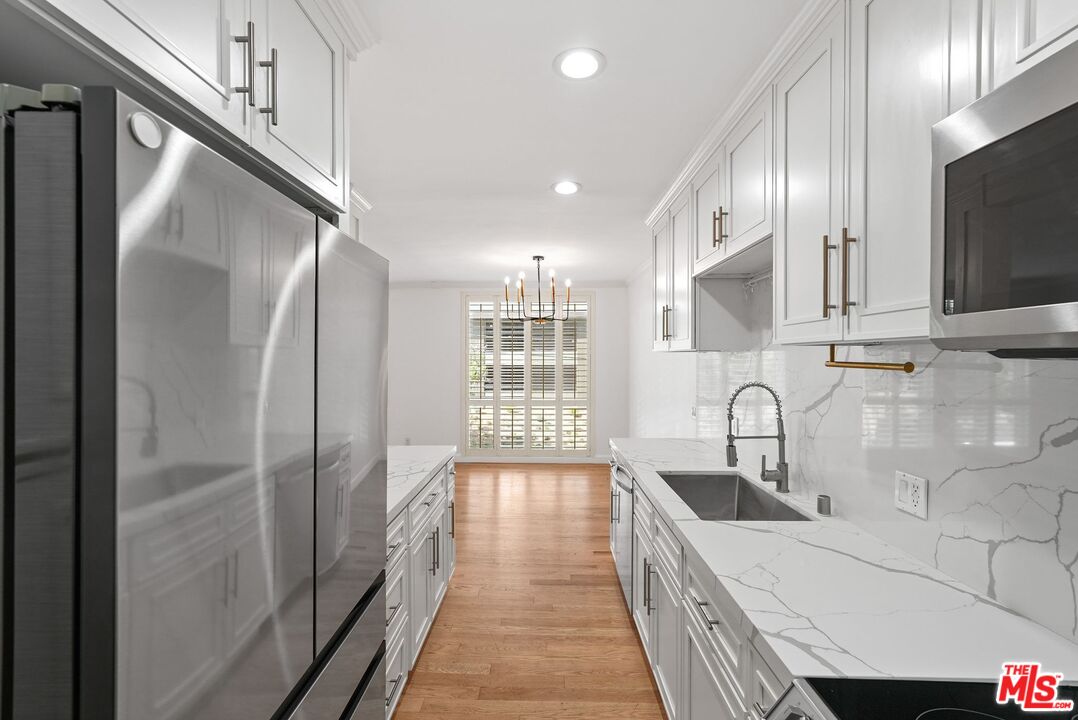 7270 Hillside Avenue, Unit 302 Los Angeles, CA 90046 - Photo 15 of 30