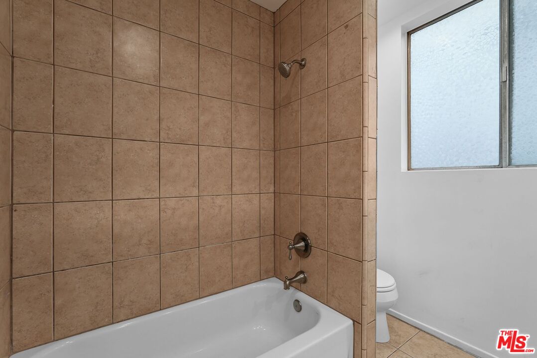 7270 Hillside Avenue, Unit 302 Los Angeles, CA 90046 - Photo 24 of 30