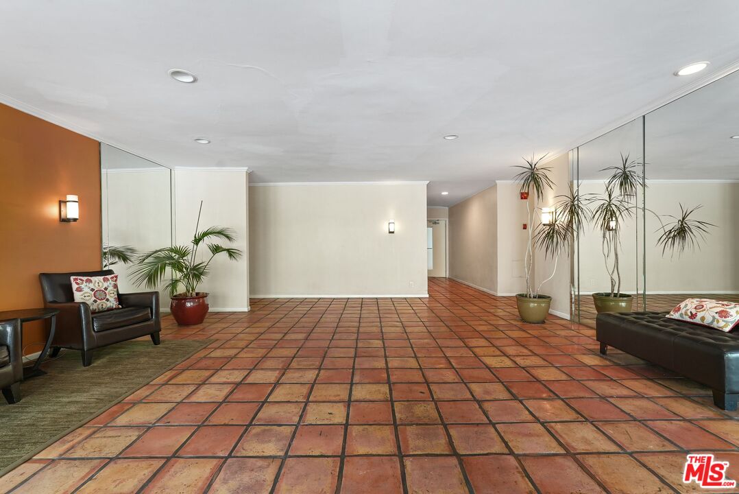 7270 Hillside Avenue, Unit 302 Los Angeles, CA 90046 - Photo 26 of 30