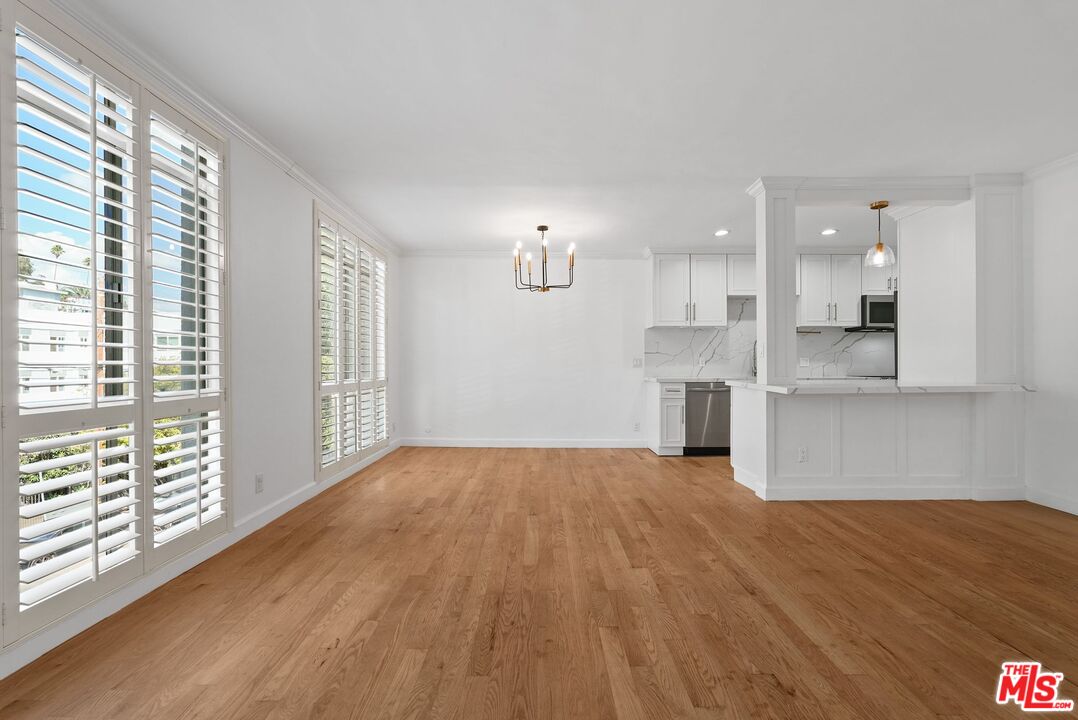 7270 Hillside Avenue, Unit 302 Los Angeles, CA 90046 - Photo 6 of 30