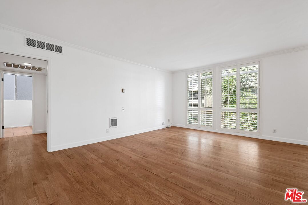 7270 Hillside Avenue, Unit 302 Los Angeles, CA 90046 - Photo 7 of 30