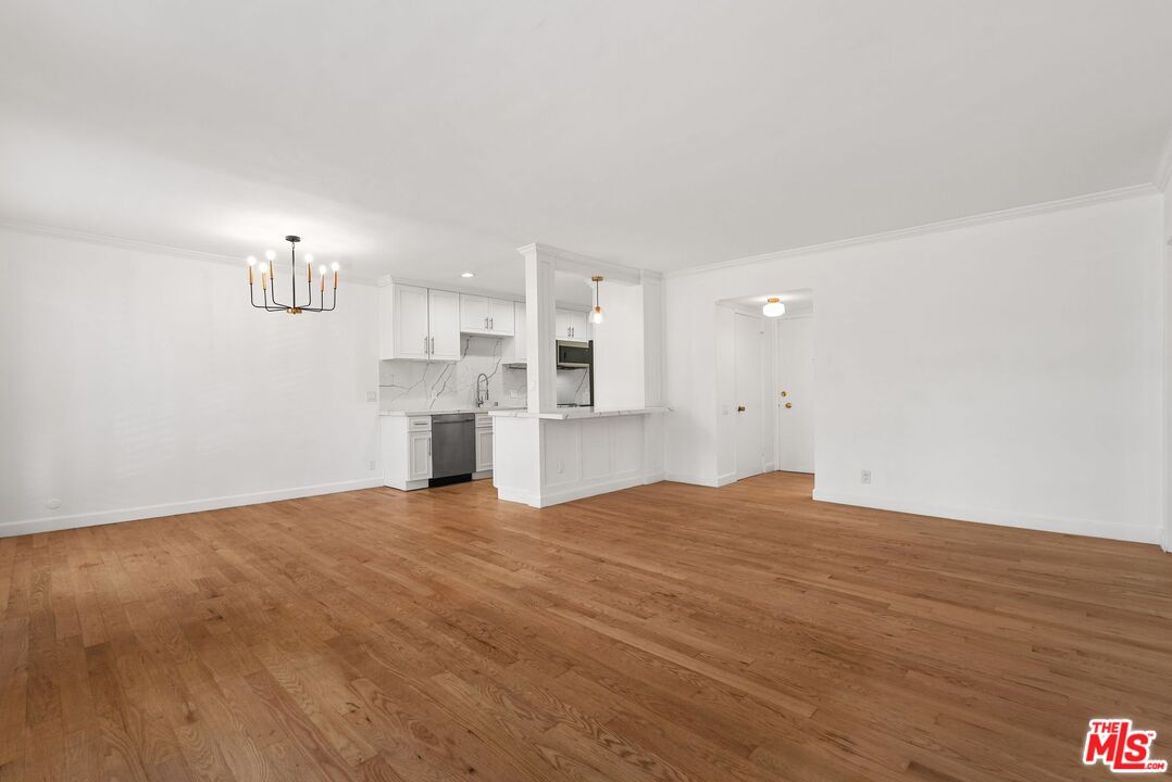 7270 Hillside Avenue, Unit 302 Los Angeles, CA 90046 - Photo 8 of 30