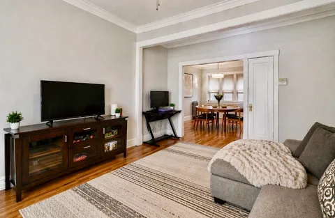 $159,000 | 242 South Maple Avenue, Unit 1W, Oak Park, IL 60302
