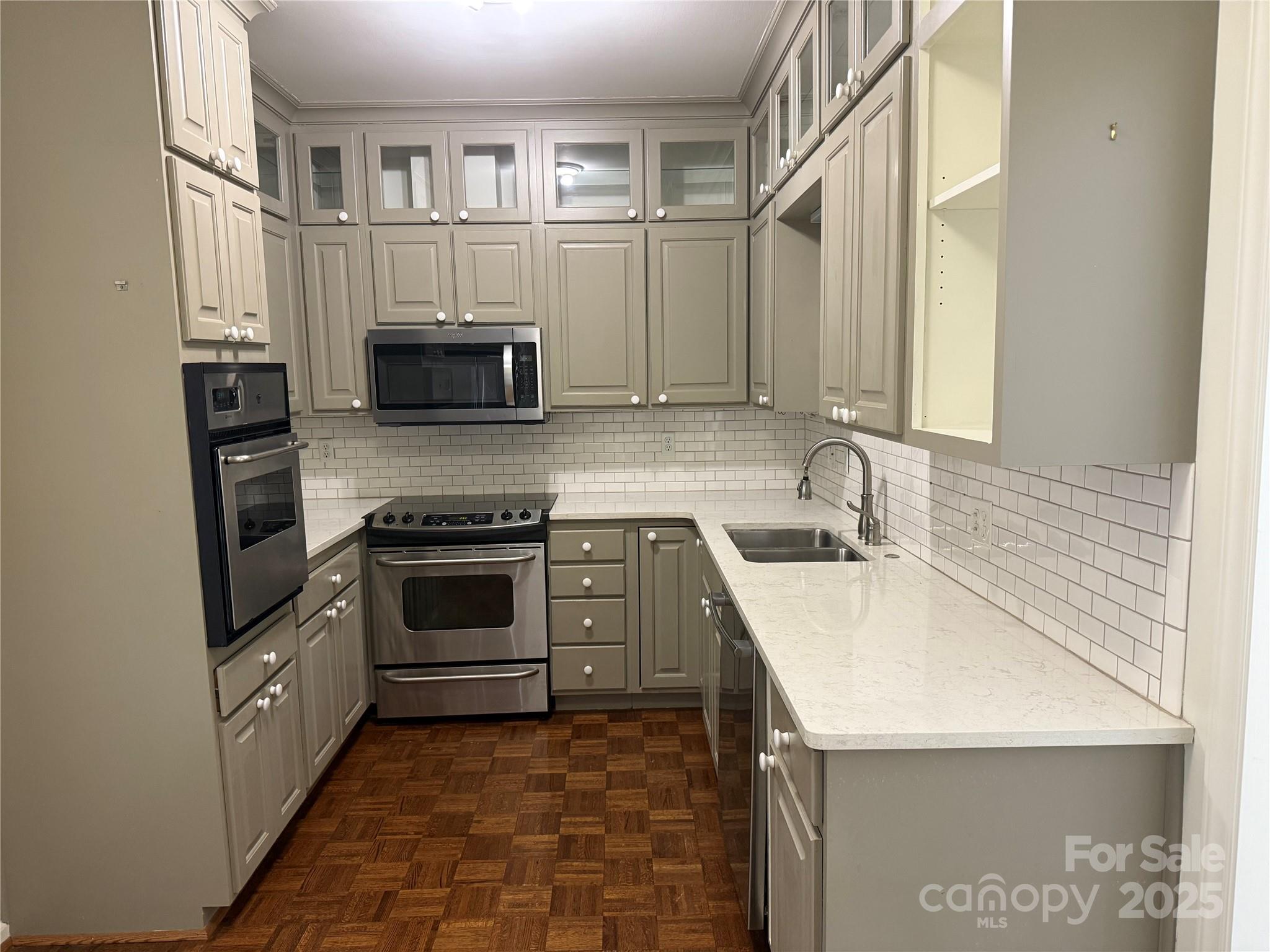 856 Cherokee Road Charlotte, NC 28207 - Photo 4 of 16 Gallery Image 4